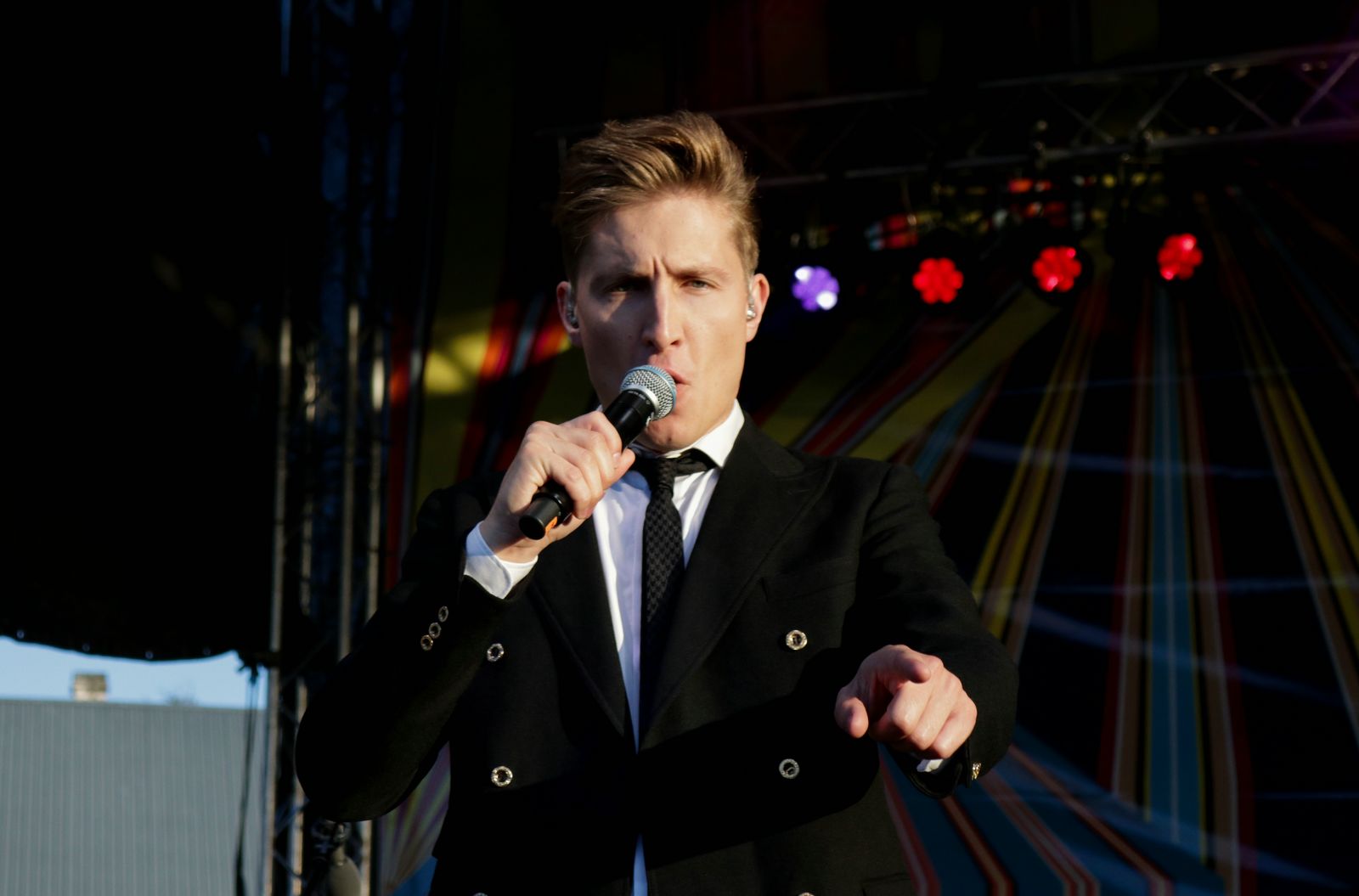 Mööda piiri